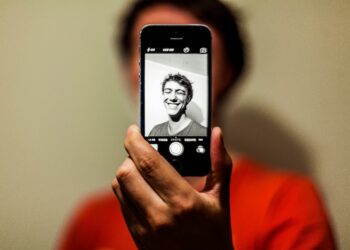 5 Apps You Need To Turn Your Life Into A Selfie Game