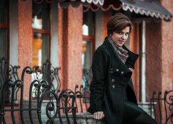 This Is What Fashion-Loving Grown Women Wear In Their 20s