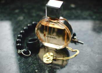 Shine Bright: The Hottest Gold Jewelry Trends of the Season