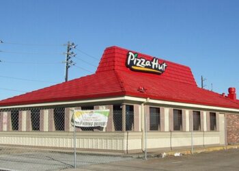 From Pan Pizza to Stuffed Crust: The Evolution of Pizza Hut’s Iconic Offerings