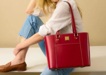 Dooney & Bourke: The Heritage Luxury Brand Known for Timeless Handbags and Leather Craftsmanship