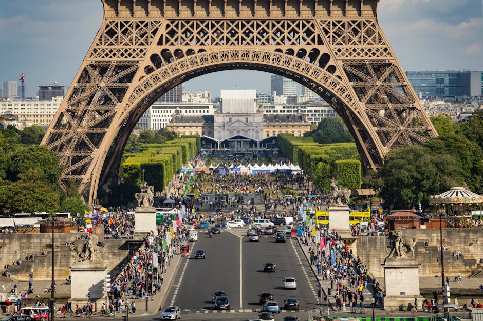 Eiffel Tower view from Trocadéro gardens daytime